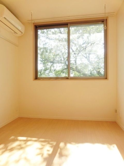 居室・リビング　★５．５帖の洋室★