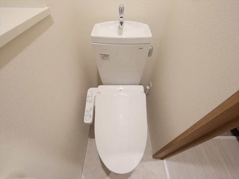 トイレ　温水洗浄暖房便座付きトイレ