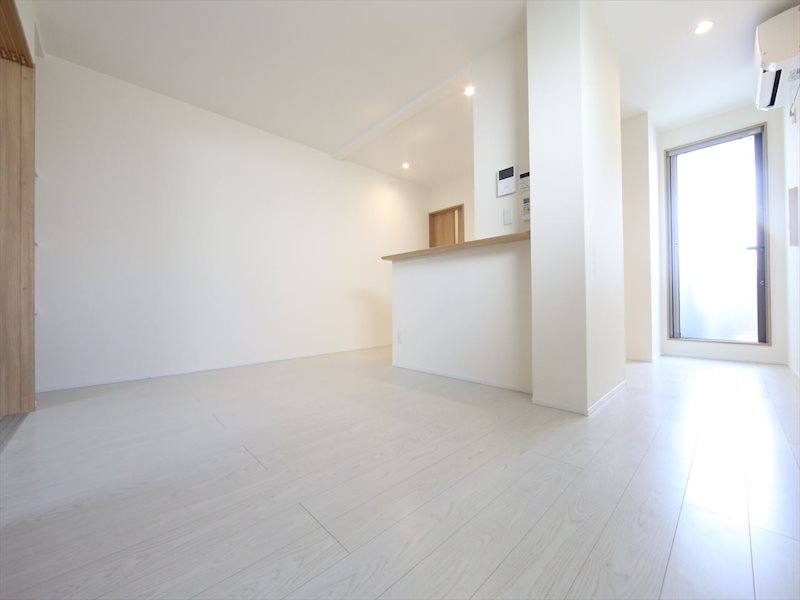 バルコニー　LDK12.8帖　システムキッチン（2口ガスコンロ）