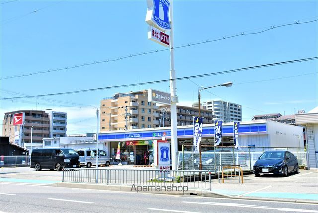 コンビニ　ローソン（コンビニ）まで757m