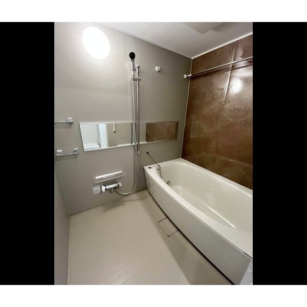 バス・シャワールーム　リビング・ダイニング