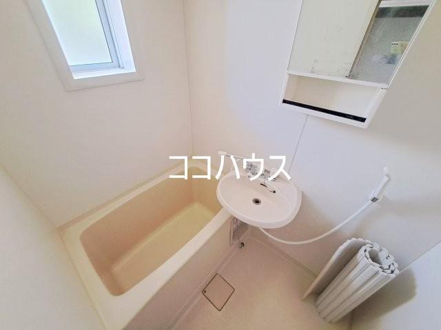 バス・シャワールーム　給湯タイプのお風呂です。