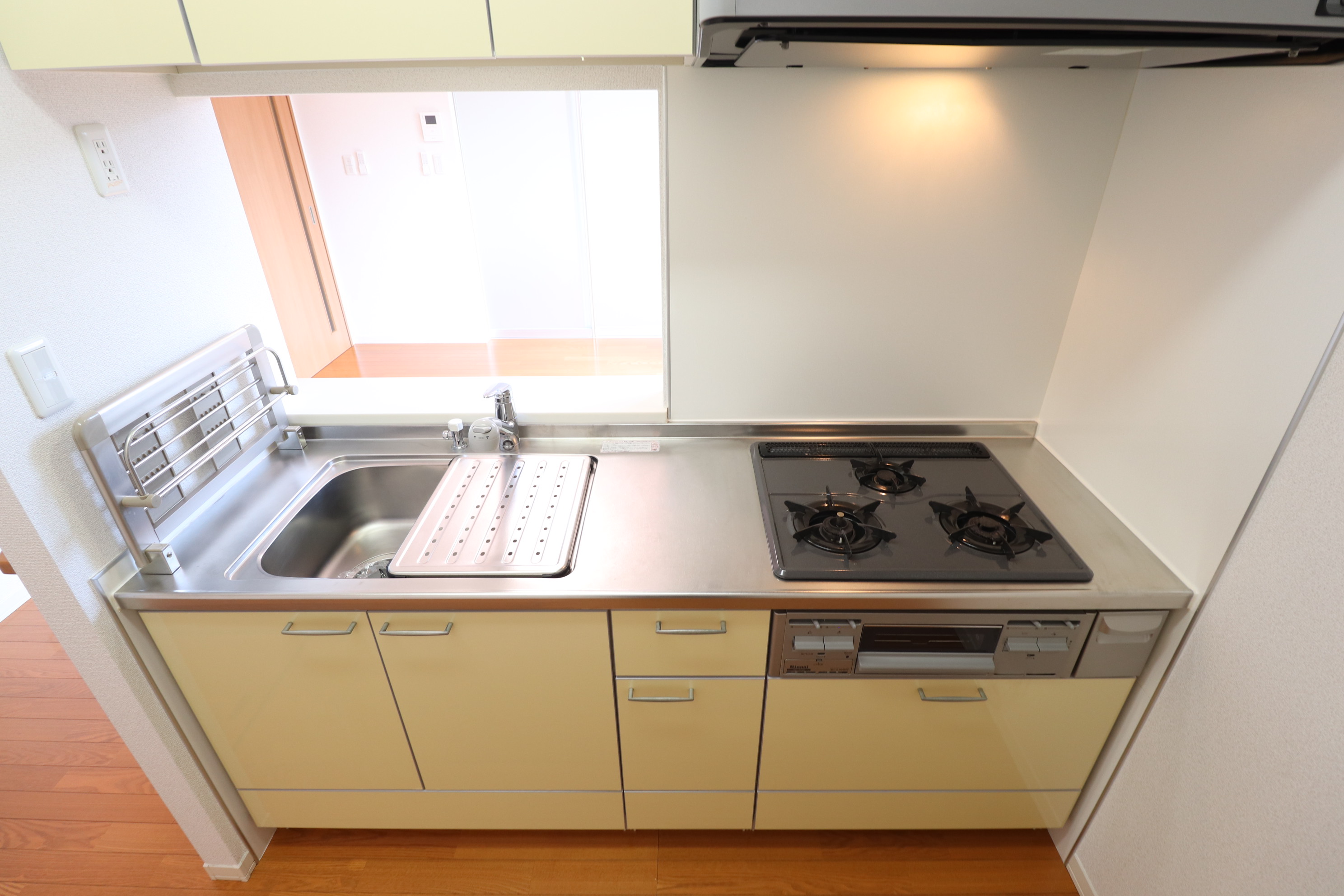 キッチン　嬉しい3口コンロ付きで使いやすいキッチン♪
