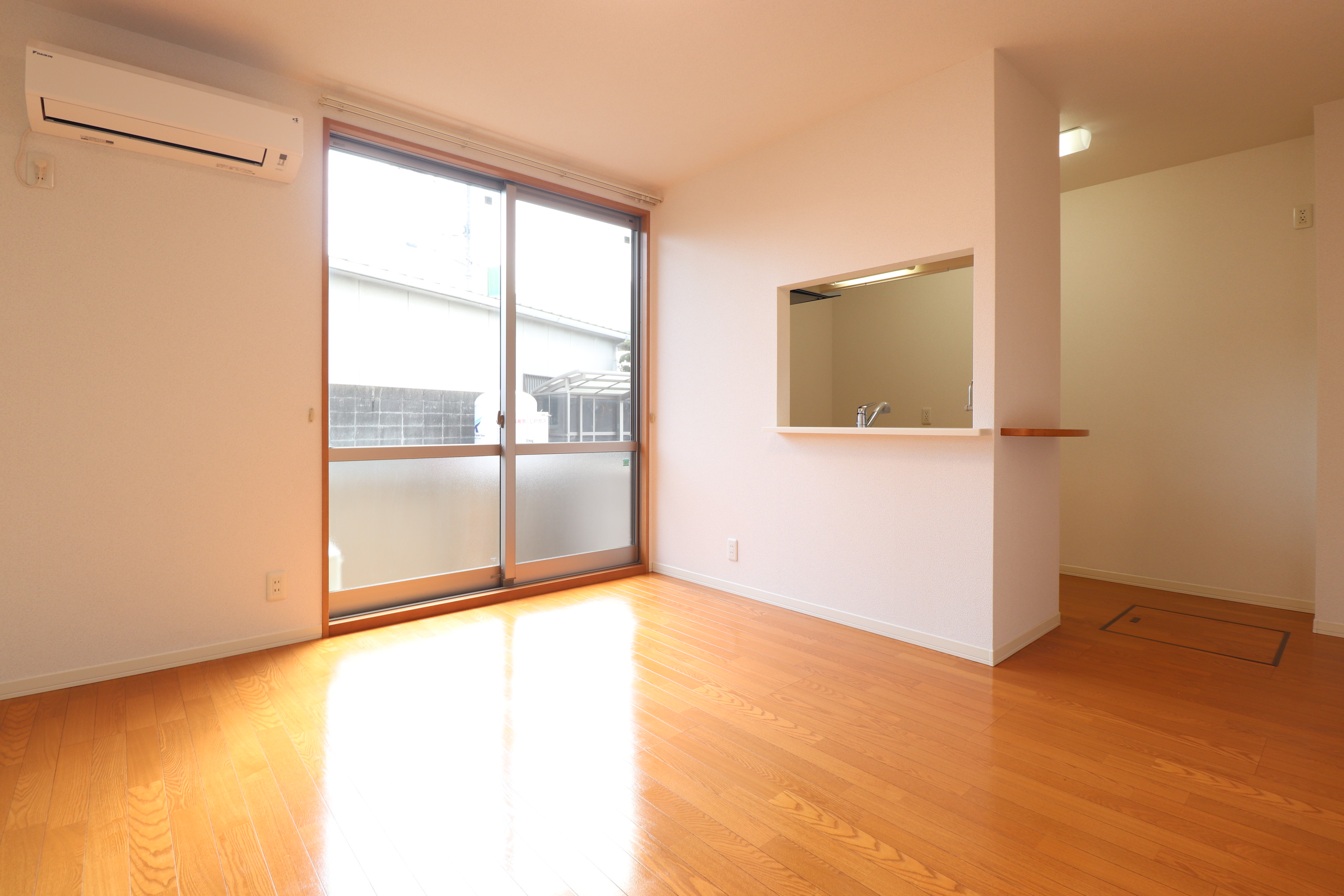 居室・リビング　10.6帖の快適に過ごしていただけるリビング♪