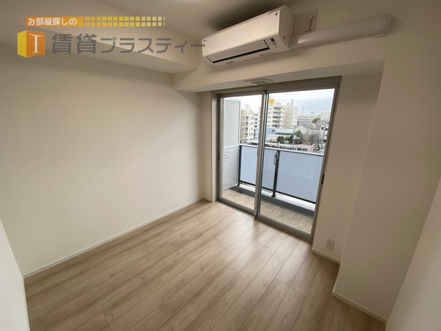 居室・リビング　清潔感のあるお部屋です。