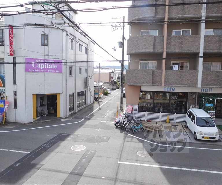眺望　前面道路は交通量もそこまで多くありません。