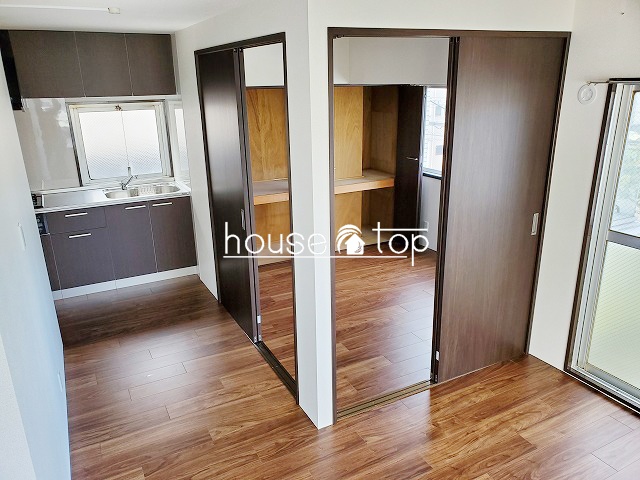 居室・リビング　洋室の扉を開けておくて、広いお部屋になりますよ