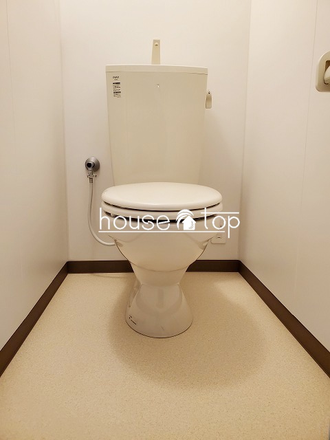 トイレ　水廻りも綺麗にリフォーム済