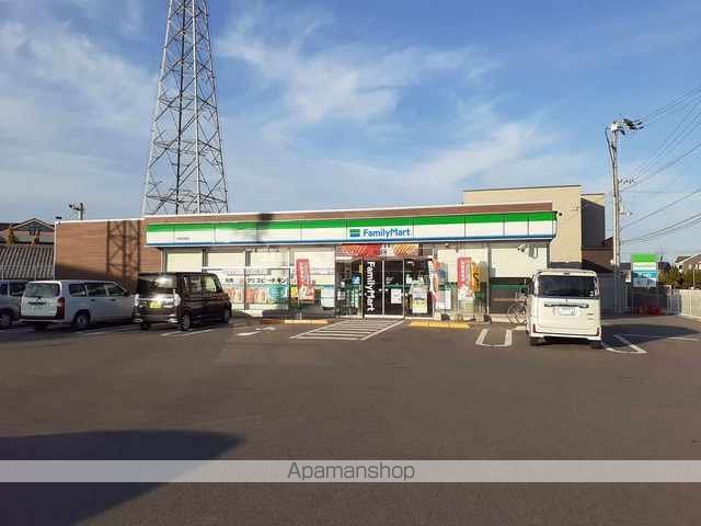 コンビニ　ファミリーマート新居浜郷店様（コンビニ）まで750m