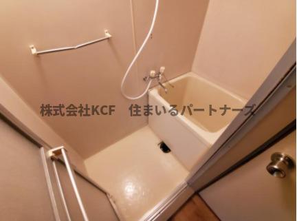 バス・シャワールーム　コンパクトで使いやすいお風呂です