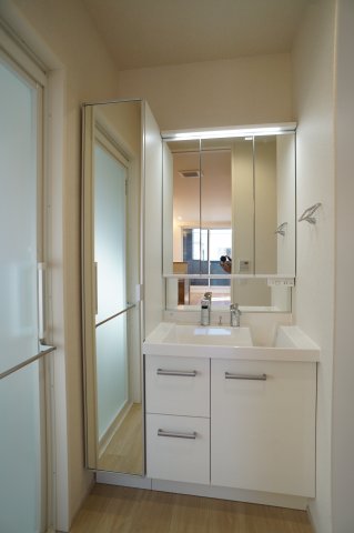 洗面設備　3面鏡のシャンプードレッサー♪収納豊富