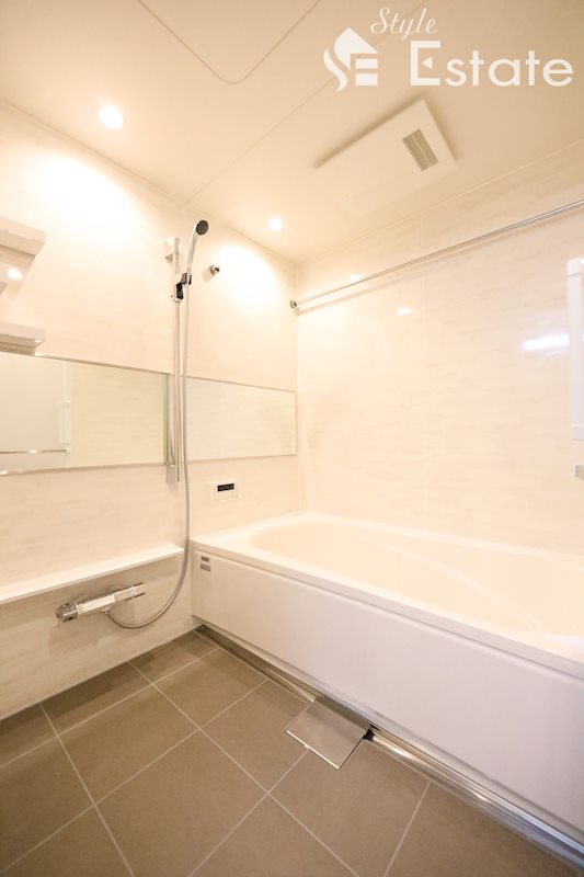 バス・シャワールーム　バスルーム