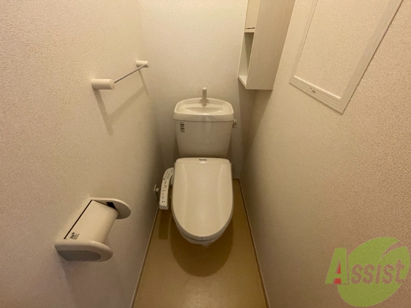 トイレ　温水洗浄便座付きのトイレは、使用しやすくうれしいですね。