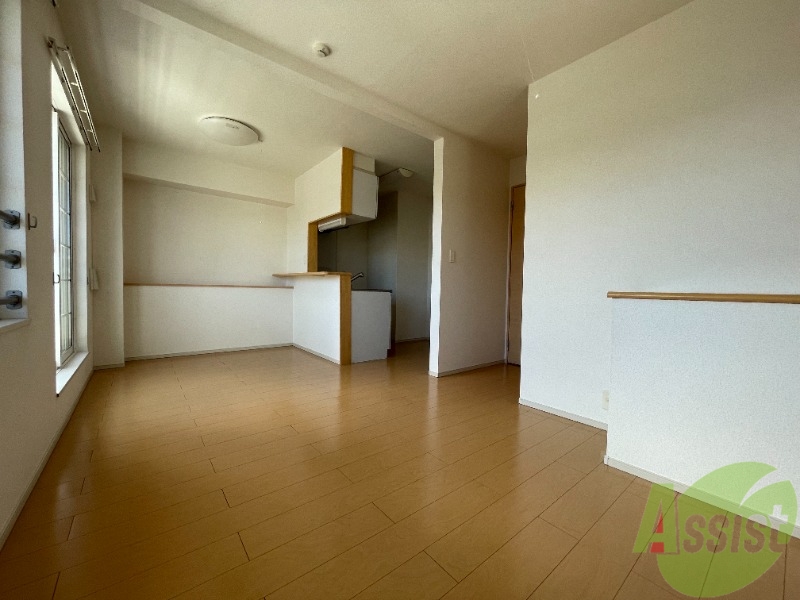 居室・リビング　陽当たりが良く、広々として過ごしやすそうです。