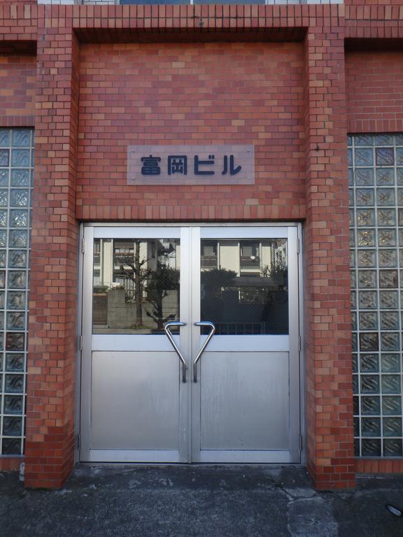 エントランス　室内階段なので雨の日も安心