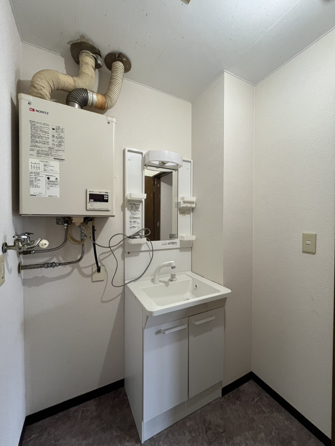 洗面設備　※同じ間取りの他号室です