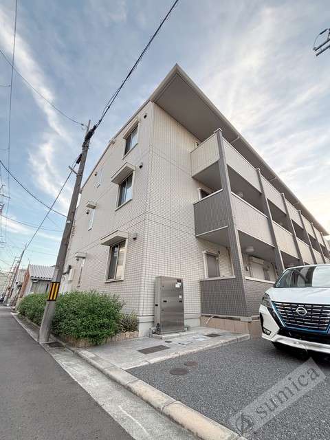 エントランス　スタイリッシュな建物です＾＾