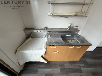 キッチン　収納豊富なキッチン。ガス又はIHコンロ設置可能