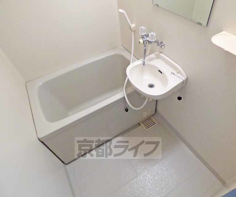 バス・シャワールーム　ゆったりと入ることができるお風呂です。