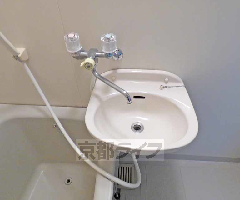 洗面設備　洗面台はお風呂場にあります。