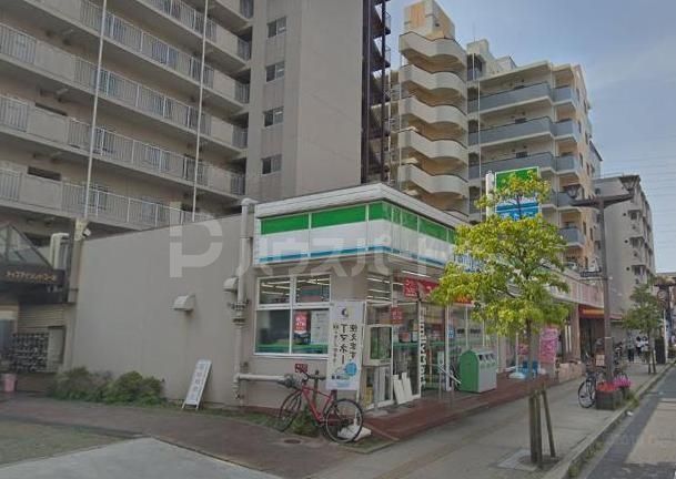 コンビニ　ファミリーマート（コンビニ）まで268m