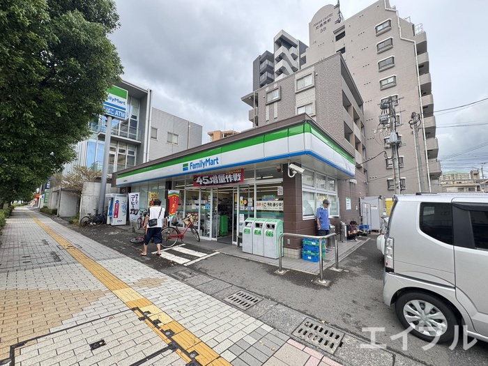 コンビニ　ファミリーマート 二中通電停前店（コンビニ）まで500m