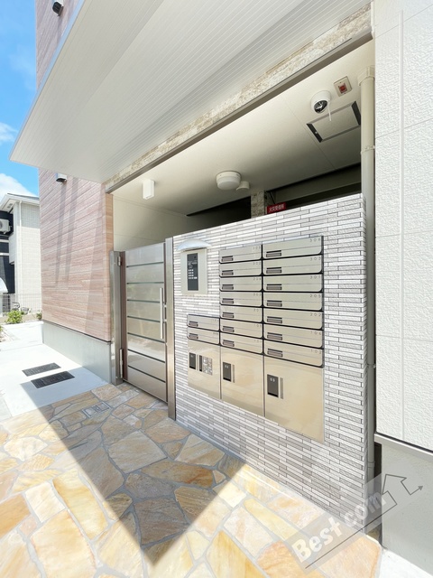 エントランス　オートロック付きで部外者シャットアウト♪