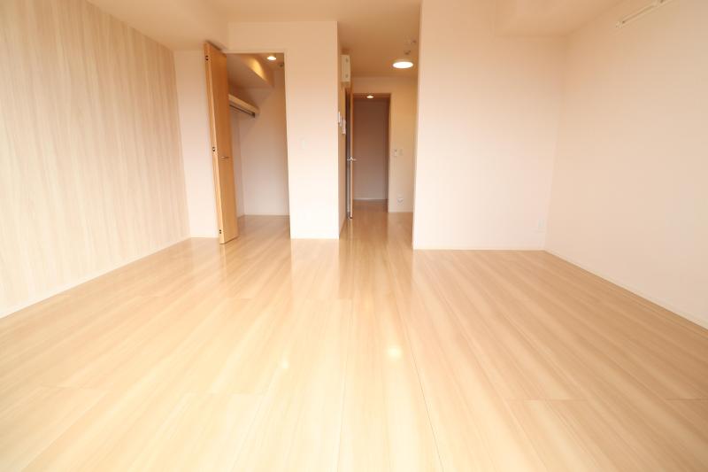 その他部屋・スペース　バルコニーから見た洋室の様子