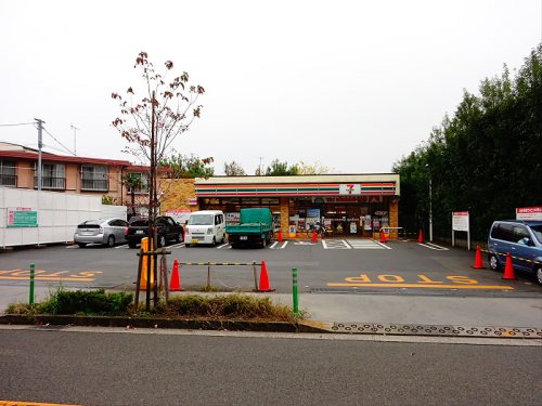 コンビニ　セブンーイレブン世田谷経堂３丁目店（コンビニ）まで330m