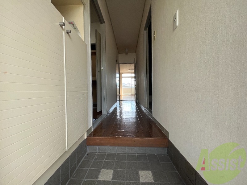 玄関　玄関から各居室へスムーズに行けそうですね。