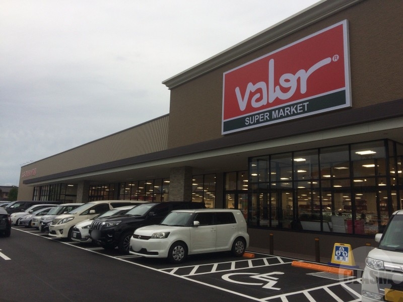 スーパー　バロー淡路店（スーパー）まで556m