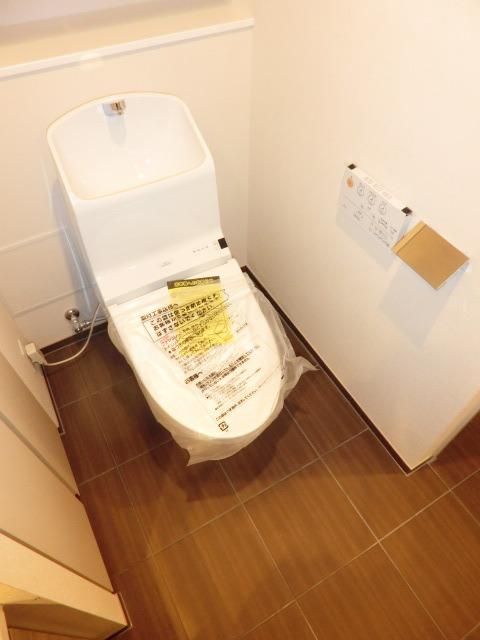 トイレ　☆ウォシュレット付のお手洗いです☆