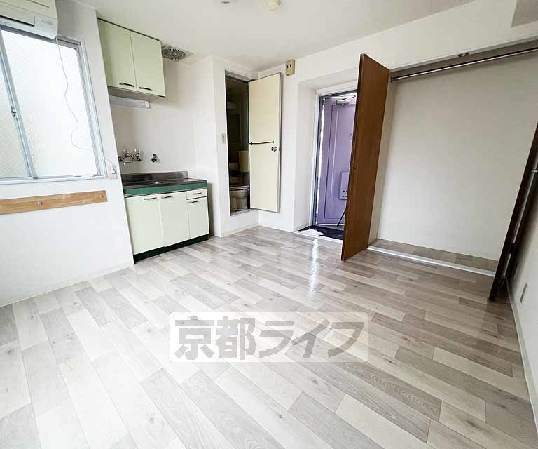 居室・リビング　落ち着いた雰囲気のお部屋です