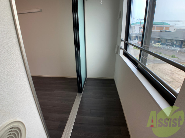 バルコニー　サンルームです。洗濯物などはこちらで干しましょう。