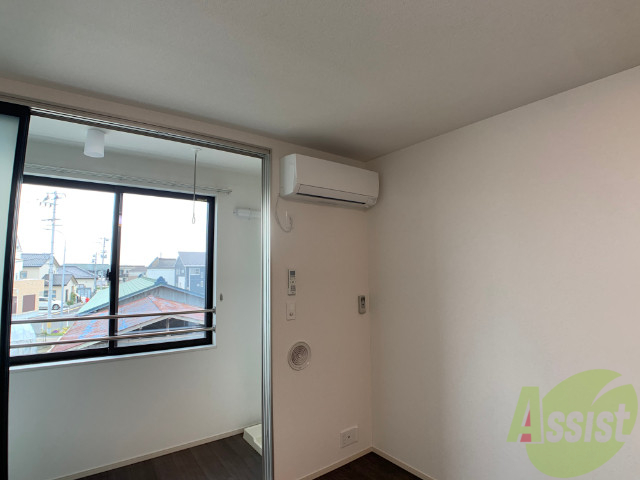 その他設備　あらかじめエアコンがついています。夏も冬も快適ですよ。