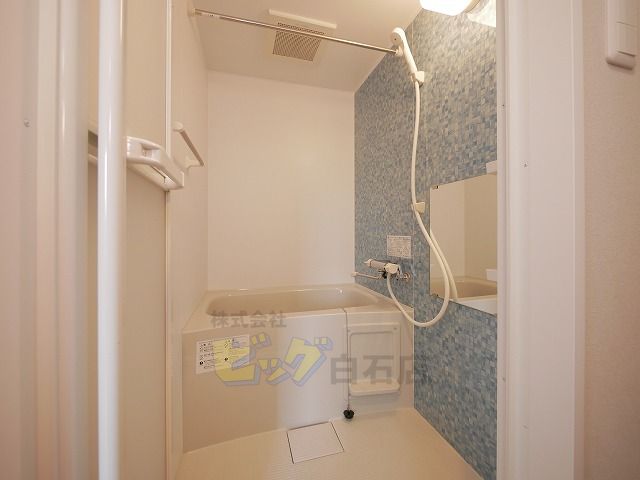 バス・シャワールーム　広々タイプのお風呂です♪