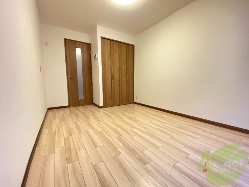 居室・リビング　フローリング貼りの室内です