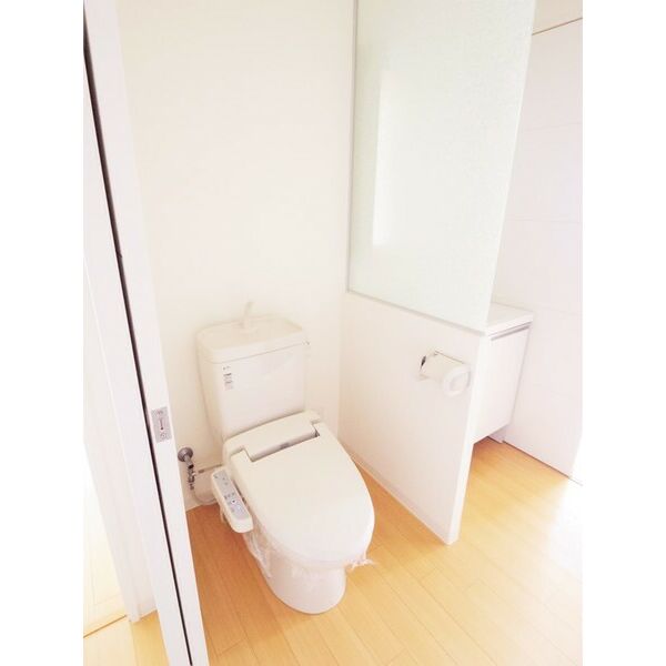 トイレ　※別室の参考写真の為、現況優先です。