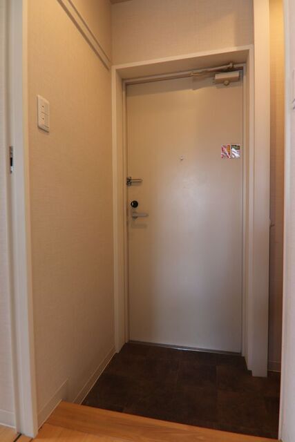 玄関　※別室の参考写真の為、現況優先です。