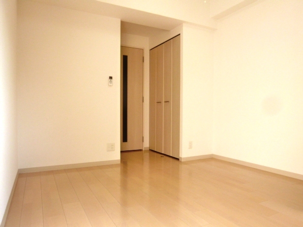 居室・リビング　明るいリビングです