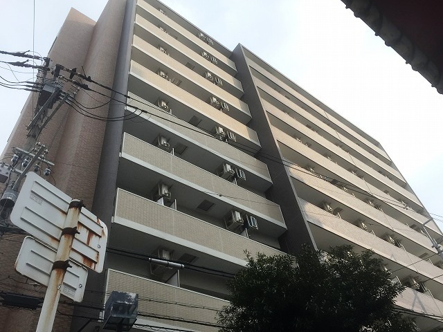 建物外観　新大阪駅近。分譲賃貸ならではの重厚感があります。