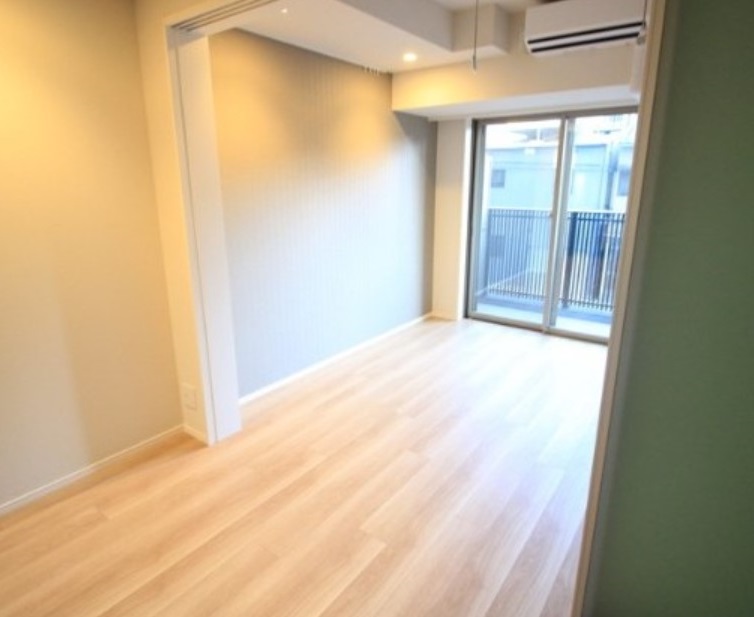 その他部屋・スペース　開放的な寝室です