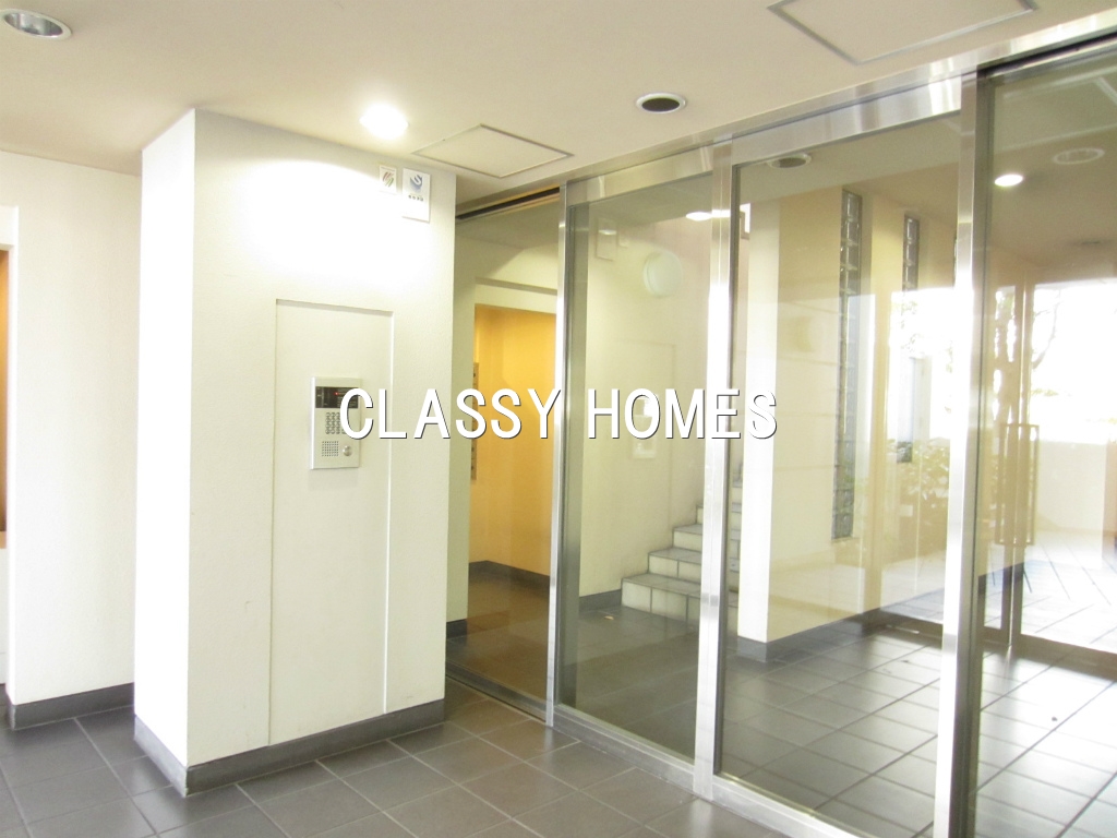 エントランス　1998年竣工アイエスハイツ：エントランス