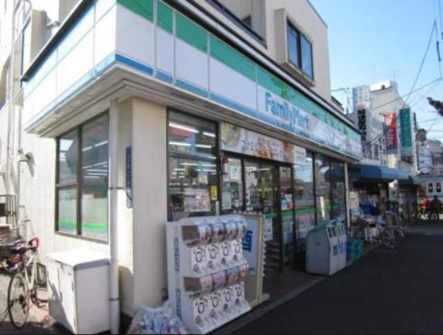 コンビニ　ファミリーマート上十条一丁目店（コンビニ）まで829m