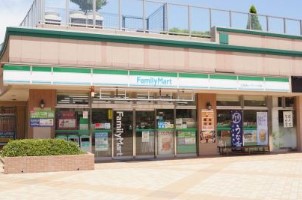 コンビニ　ファミリーマート サンズ上永谷L-ウィング店（コンビニ）まで520m