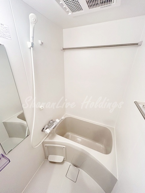 バス・シャワールーム　清潔感のあるお風呂です♪