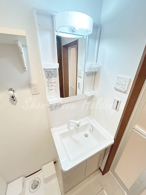 洗面設備　掃除のしやすい洗髪洗面台です♪