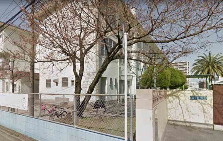 小学校　福岡市立小学校東吉塚小学校（小学校）まで868m