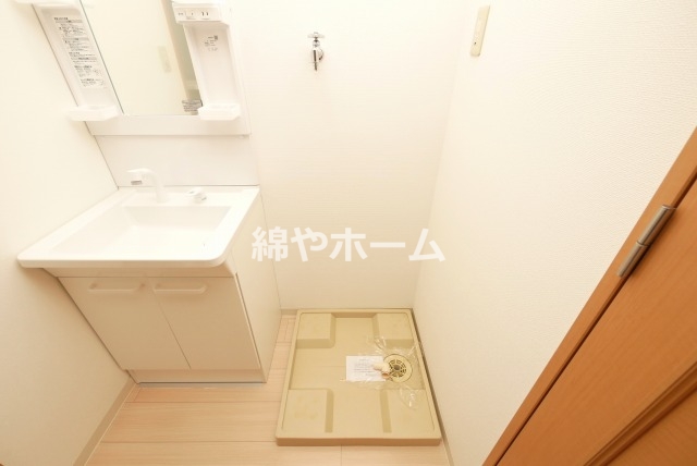 洗面設備　独立洗面台あり、毎朝おしゃれに忙しい女性の方におすすめです