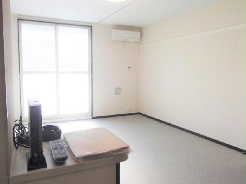 居室・リビング　同タイプ物件の為、形状や間取寸法、色調等が実際とは異なります